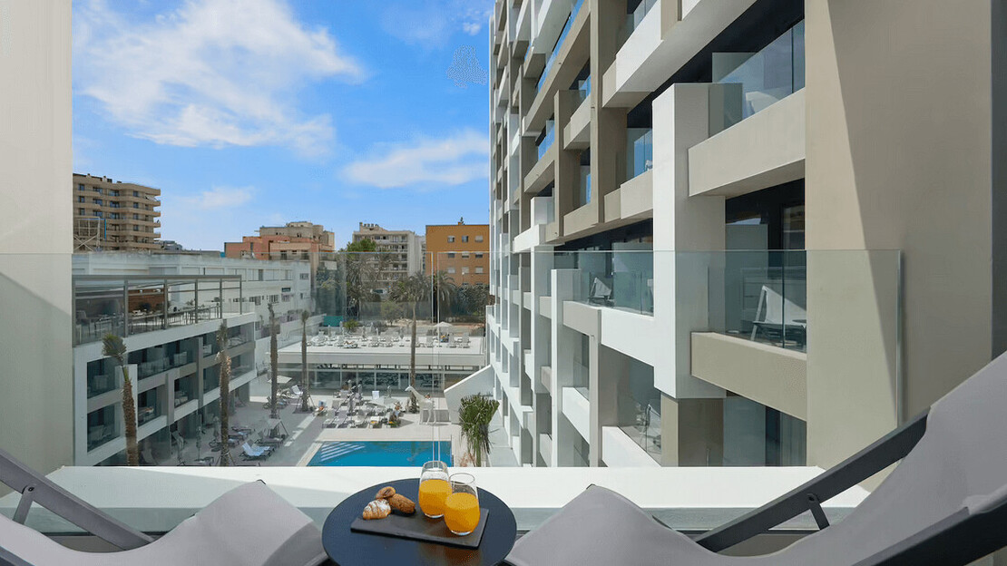 Innside Guest Room with Balcony